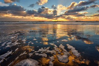 Sunset water ice clouds beach - a few wave free wallpaper