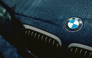 Bmw emblem water droplets polka - shallow free wallpaper for desktop