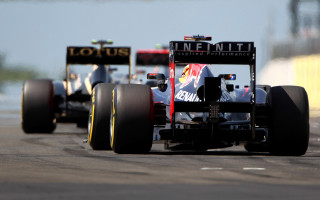 Racecar racetrack oppositecars tiltshift vroom - a race track free wallpaper