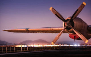 Propeller plane airport tarmac night - top of an airport tarmac free wallpaper