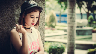 Woman leaning tree hat necklace - collar free wallpaper