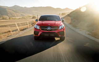 Red mercedes beach mountain ocean - feature free wallpaper for desktop