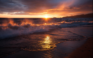 Sunset ocean waves mountain sky - a sun setting free wallpaper