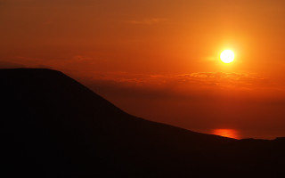 Sunset bird mountain water matte - a sunset free wallpaper for desktop