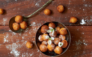 Bowl food wooden table powdered - a bowl of food free wallpaper