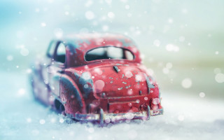 Red car snowy day bokeh - tilt shift free wallpaper