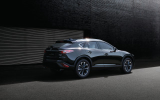 Black mazda cx5 alley light - unreal engine 5 quality free wallpaper