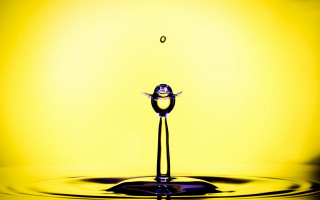 Water drop reflection yellow sky - a drop of water free wallpaper