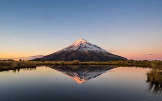 Mountain lake sunset clouds reflection 2 - a lake in front free wallpaper for desktop