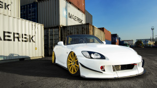 White sports car shipping container 3 - a white sports car free wallpaper