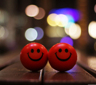 Red balls painted faces table - face free wallpaper for tablet