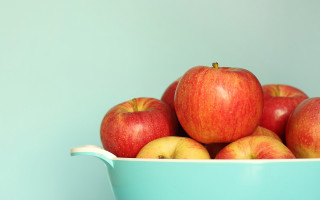 Blue bowl red yellow apples - apple free wallpaper