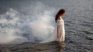 Woman white dress water steam - her dress free wallpaper