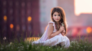 Little girl field grass holding - little free wallpaper for desktop