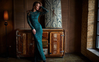 Woman dress cabinet library clock - a clock free wallpaper for desktop