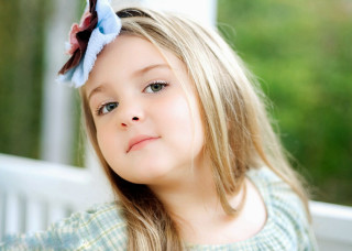 Little girl flower hair smile - caroline lucy scott free wallpaper