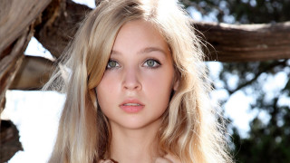 Blonde blueeyes aliceprin outdoor winter - a picture in front free wallpaper