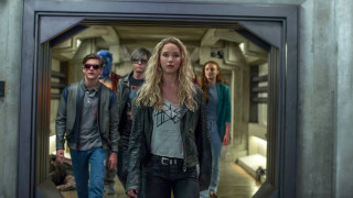 Afrofuturism group hallway mirror hologram - a mirror free wallpaper for desktop