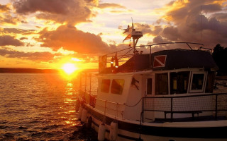 Sunset boat water horizon clouds - the sun setting behind free wallpaper for desktop