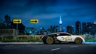 Car city night arrow bush - a yellow arrow free wallpaper