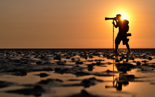 Beach sunset man camera longlens - a camera free wallpaper for desktop