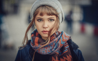 Woman hat scarf street portrait - a street corner free wallpaper