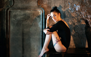 Woman sitting tattoo black hair - her arm and leg free wallpaper
