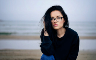 Woman glasses beach ocean serious - a beach near the ocean free wallpaper for desktop