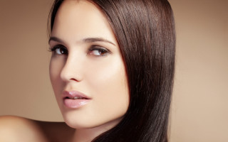 Araceli gilbert brown hair portrait - a brown background free wallpaper