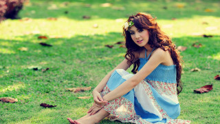 Woman sitting grass dress sandals - her foot free wallpaper