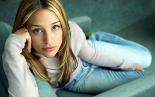 Evelyn abelson asian blonde portrait - hyperrealism free wallpaper