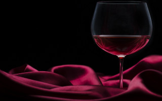 Glass wine table cloth side - a cloth free wallpaper