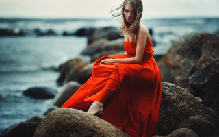Woman red dress ocean rock - the wind free wallpaper