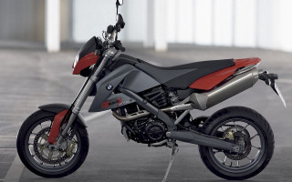 Motorcycle parking lot red black - a parking lot next free wallpaper