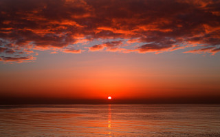 Sunset ocean boat clouds red - a sunset over the ocean free wallpaper