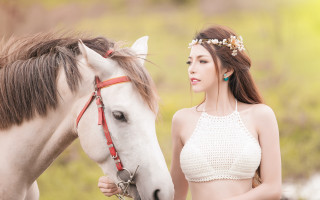 Woman horse fashion flowers jewelry - bridal free wallpaper
