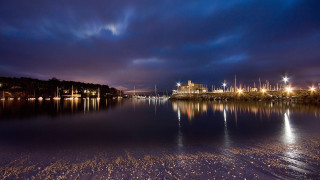 City skyline night reflections cloudy - moody free wallpaper