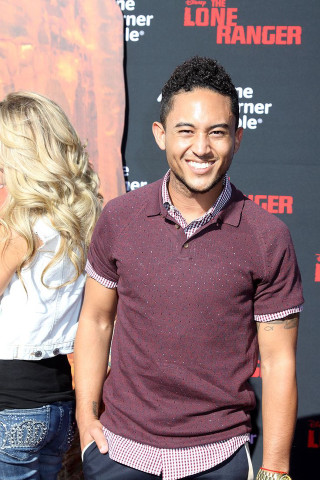 Man woman redcarpet loneranger denim - free hearts wallpaper for mobile