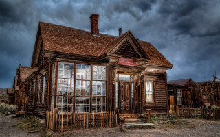 Wooden house cloudy sky architecture - a porch free wallpaper
