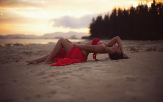 Red dress beach sunset tillt - a red dress free wallpaper
