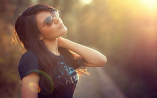 Woman sunglasses head black shirt - her shirt free wallpaper