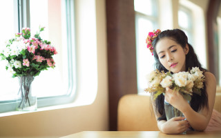 Woman flower hair vase table - ding guanpeng free wallpaper