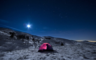 Snowy hill fullmoon starry sky - astrophotography free wallpaper