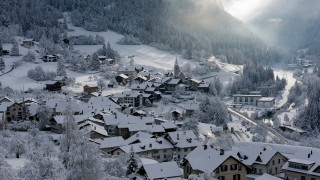 Snowy village mountain cloudy sky - heidelberg school free wallpaper