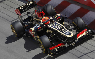 Racing man gold helmet digital - racing free wallpaper