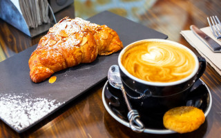 Pastry coffee table fork spoon - a napkin free wallpaper