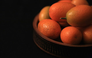 Bowl oranges tabletop black background - a black background in the background free wallpaper