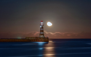 Lighthouse fullmoon water darksky ocean - full moon free wallpaper