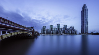 City skyline bridge water tall - a large body of water in front free wallpaper
