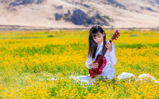 Girl field guitar autumn mountain - chizuko yoshida free wallpaper